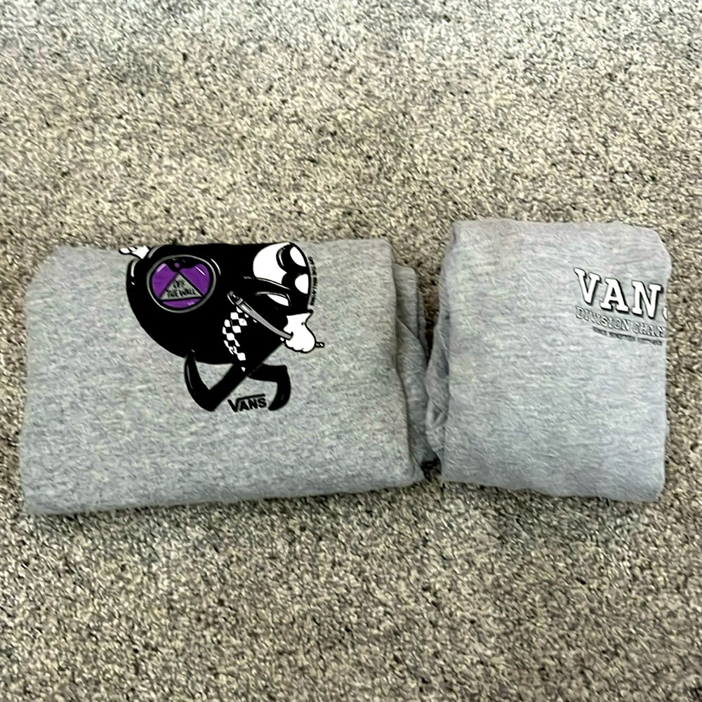 2 Vans shirts, grey